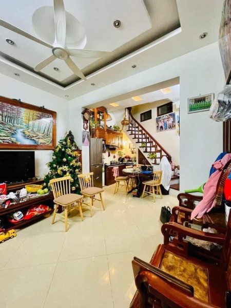 Bán nhà tại Tôn Đức Thắng, Đống Đa, Lô góc, 4 tầng, giá 3.8 tỷ