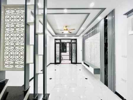 Bán nhà Hoàng Mai mới kính Koong, DT 32m² x 5 tầng, ngõ thông rộng, ô tô đỗ, giá nhỉnh 3 tỷ