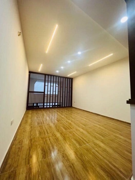 Chính chủ bán nhà Trần Đại nghĩa, ô tô vào được, 49m2 kinh doanh tốt, 7,6 tỷ.