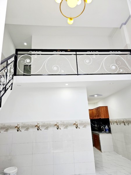 Bán nhà đẹp, sang trọng vào ở ngay, hẻm thông XTT 31, giá chỉ 2,580 tỷ. Nhà Hóc Môn