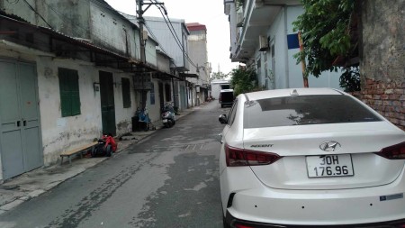 Bán lô đất Nhuệ Giang, Nam Từ Liêm, Ô tô 4 chỗ, Giá 2.68 tỷ.
