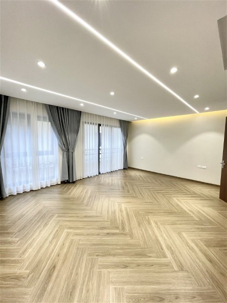 Bán tòa nhà 8 tầng mặt đường Nguyễn Chí Thanh - Đống Đa, 45 tỷ