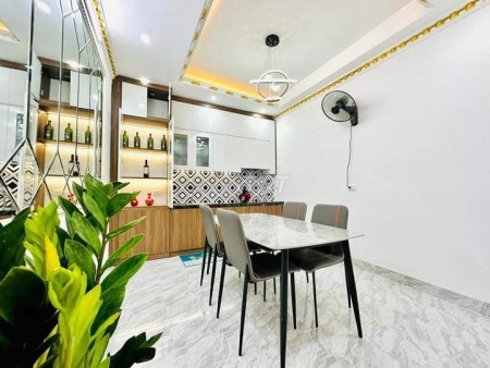 Bán nhà nhỉnh 4 tỷ có ngay nhà ở trung tâm Mễ Trì – 45m2 – cách đường ô tô 35m. Liên hệ: 0944348880.
