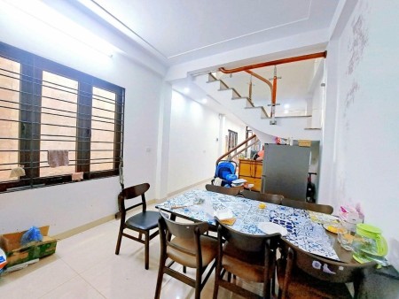 Bán nhà Phố Chùa Bộc, Hai bước ra gần ô tô, 30m2 4 tỷ 1