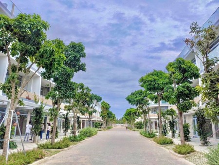 Bán nhà phố shophouse biển The Sound Thanh Long Bay.