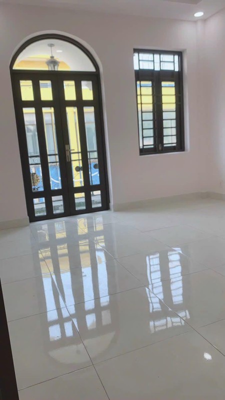 Bán Nhà Tân Phú 1 trệt 2 lầu,2 PN, sát MT đường chỉ 1.95 Tỷ