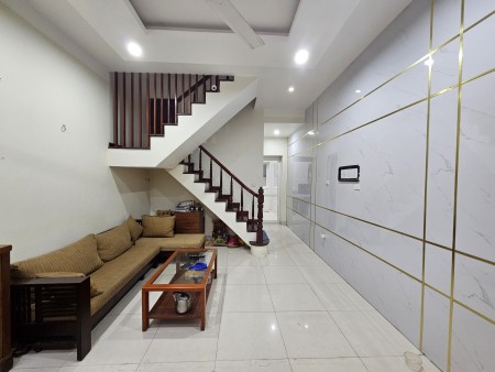 Cho thuê văn phòng Thanh Nhàn 2 tầng 50m2. Hai ô tô tránh nhau, sát BV Thanh Nhàn. Giá 9.5 tr/tháng