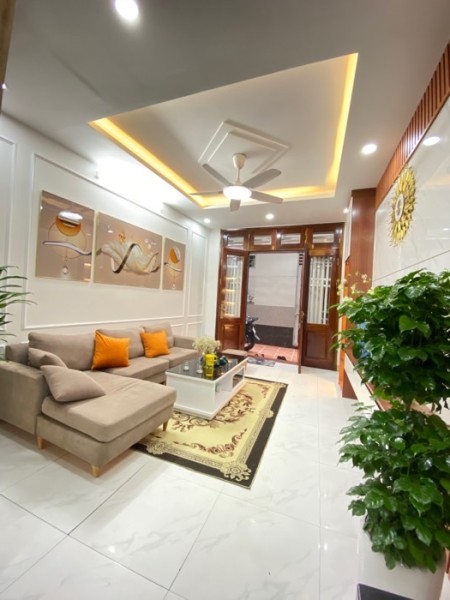 Chủ nhà cần bán căn nhà 30m2x5 tầng, 3 ngủ, đầy đủ tiện nghi.