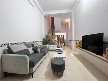 Giảm 300 triệu, bán nhanh trong tháng. Nhà đẹp 2 tầng đường 48, gần Giga Mall, đã hoàn công đầy đủ.