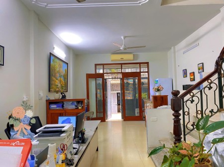 Bán nhà phố Hoàng Cầu – Phân Lô - Vỉa Hè – Ô tô tránh đỗ -DT77m2. Giá 23.5tỷ