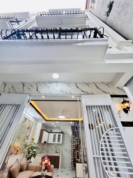 Bán nhà 5 tầng nhà đẹp, Đông Thiên 30m, 3m mặt tiền giá 3, 9 tỷ