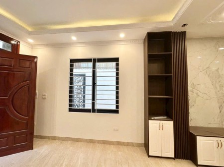 Cần bán nhà mặt phố Hoa Lâm, Long Biên 45m2, 5 tầng, 5 tỷ.