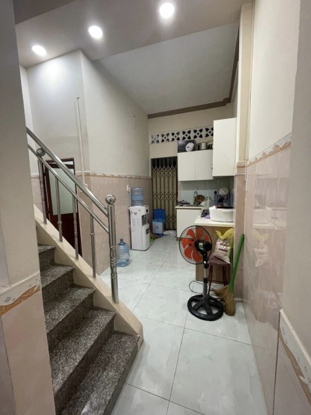 Bán nhà Phạm Văn Hai Tân Bình xe hơi đỗ cửa 43m 2 tầng khu an ninh 5.. tỷ