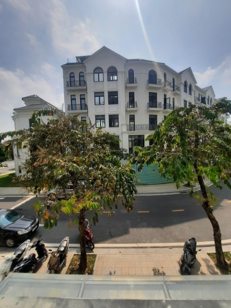 Cho thuê nhà 5 tầng có thang máy 1 tấn, hoàn thiện 17 phòng ngủ tại Vinhomes quận 9 ( TP Thủ Đức)