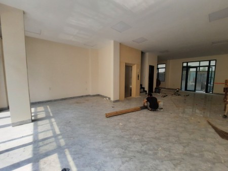 Cho thuê nhà phố Vinhome Grand Park hoàn thiện mặt tiền ngang 15M giá chỉ 17TR ( Tổng DTSD 150M2)
