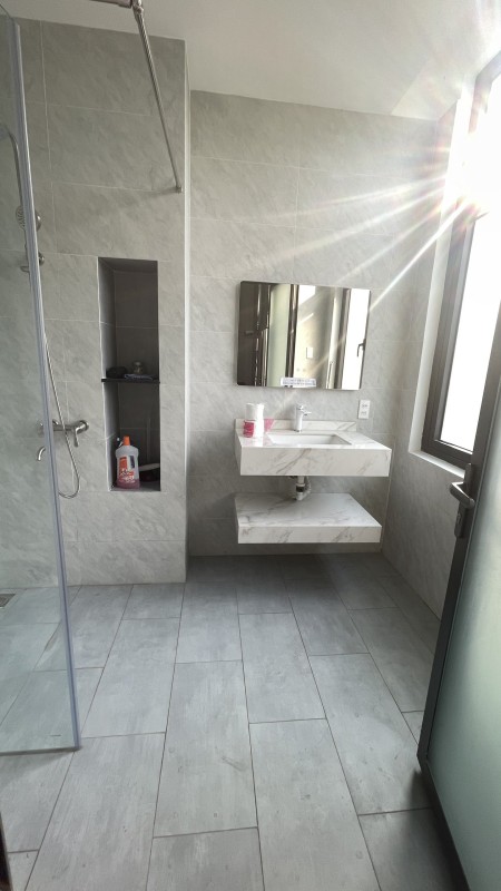 Cho thuê tầng nhà phố hoàn thiện có thang máy đối diện Vincom lớn nhất miền Nam giá chỉ 7TR tại VHGP