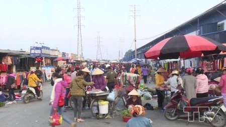 Cần bán đất gấp hơn 1400M2, đất nở hậu có quy hoạch thổ cư nằm ngay thị xã