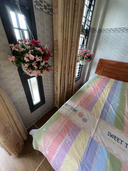 Căn hộ, phòng trọ rất rộng 50m2, máy lạnh, Ban Công, bếp, giờ tự do.....gần chợ Tân Hương
