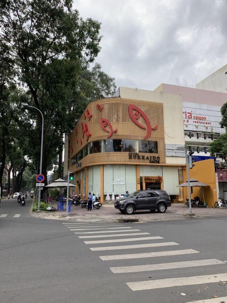 Giá tốt! Bán nhà mặt tiền Ngô Gia Tự Q5 (5,5 X 12m) nở hậu 6,2m, SRH, giá chỉ 17 tỷ