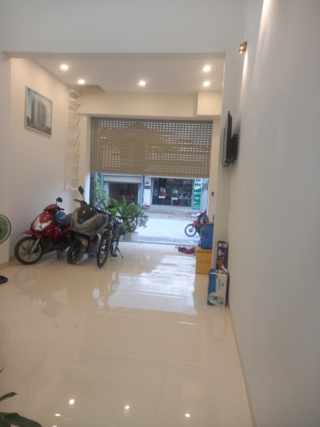 Cho thuê NNC mặt tiền (3PN-120m2) tại P.Hiệp Bình Phước, Thủ Đức – QL13 – Ngay chợ