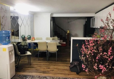 Bán nhà 26 trong ngõ 32 Đỗ Đức Dục, diện tích 38m2, 4 tầng, mặt tiền 4m, giá 5.5 tỷ.