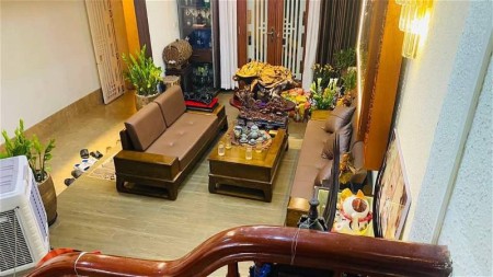 Bán Nhà Phố Hoàng Mai 6.45 tỷ, 66m2, Mặt Tiền 4.8m, nhà 2 thoáng, có sân để xe, ngõ nông