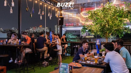Cho thuê hoặc sang quán Beer Garden 220m2 tầng 2 mặt tiền Trần Não