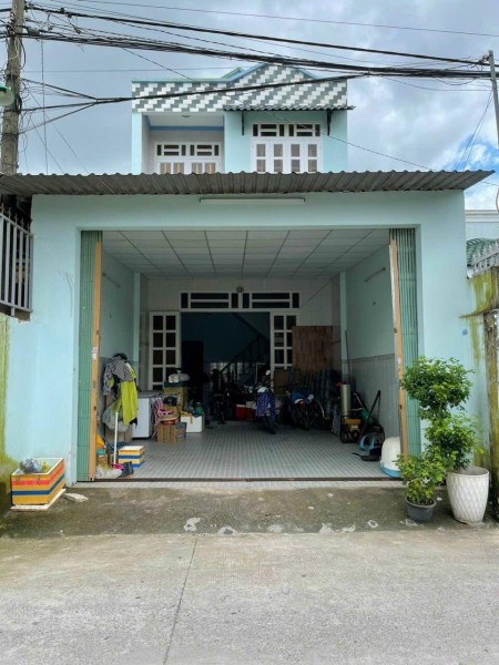 Bán Gấp Căn Nhà 1 lầu 150m2 Ngay chợ Bình Chánh, Đang cho thuê 5tr/Tháng , giá 560 triệu.