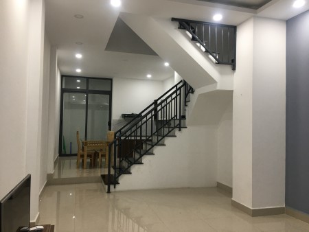 Cho thuê nhà có nội thất 2pn 3wc, gần tu viện Khánh An Quận 12