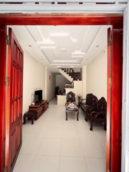 Bán nahf đường Hoàng Mai - Phân lô - Ngõ thông tứ tung.