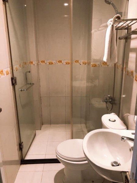 Khách sạn kinh doanh - Đối diện bến xe Miền Đông - Thuê khoán 400 triệu/ năm, 10 phòng