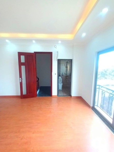 Nhỉnh 3 tỷ có ngay nhà Thạch Bàn 6 tầng đẹp như hoa hậu