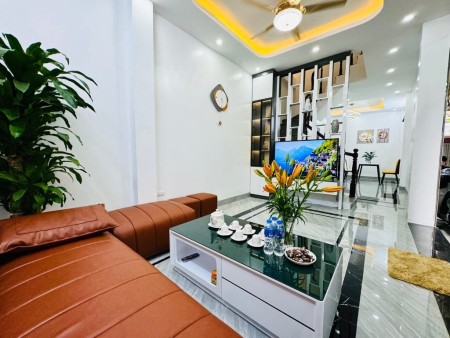 Bán Nhà Ngã Tư Sở - Ô Tô Tránh 5m - Mặt Tiền Siêu Rộng - Nội Thất Khách Sạn 5* - Giá 5 Tỷ