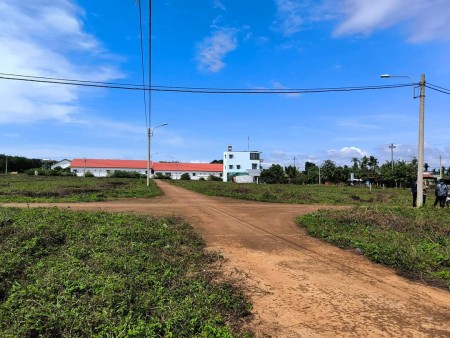Bán cặp đất ngay UBND giá 6xx triệu/lô (x tiểu học)
