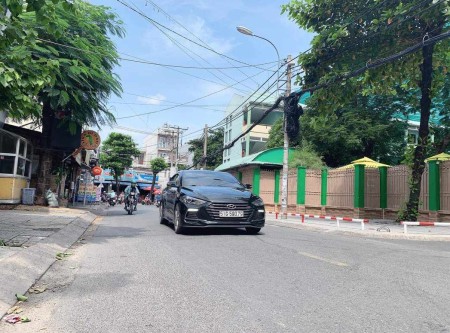 Bán nhà gần đường Thoại Ngọc Hầu, Tân Phú. DT: 96m2, kinh doanh, giá nhỉnh 5 tỷ
