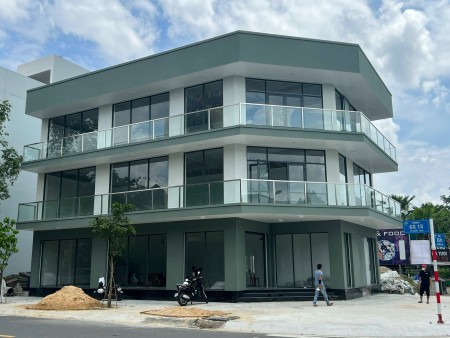 Chính chủ cho thuê nhà góc 2 mặt tiền 233m² đường GS 1 và GS 15, TP Dĩ An, Bình Dương.
