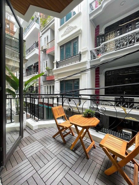 Bán nhà phân lô Trần Quốc Hoàn - Cầu Giấy - Kinh doanh - Ô tô vào nhà - Nhà đẹp ở ngay