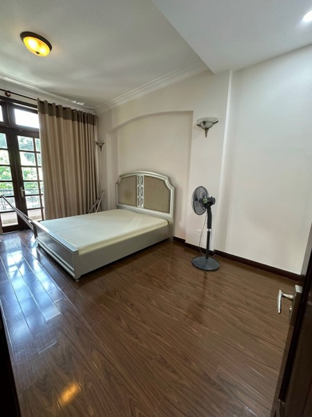 Cần cho thuê hoặc bán biệt thự cao cấp ở quận 2