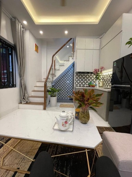 Cần bán nhà Thái Hà, 5 tầng, 2.35tỷ.