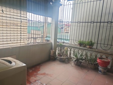 Chính chủ bán nhà dt 38m2 x 5 tầng, đẹp, ô tô, gần Phạm Văn Đồng, giá 3.65 tỷ. Liên hệ: 0985317777