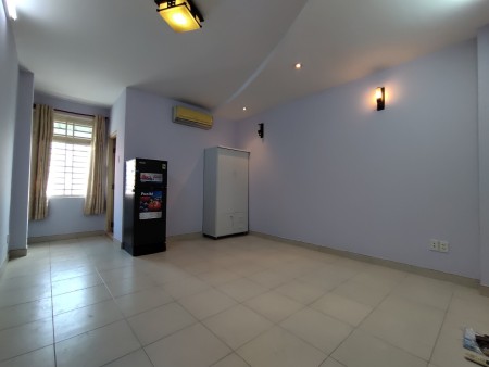 Phòng mới 4,7tr/th, wc trong, free internet,rác. nhà nằm giữa khu D1-2-3 - Ung Văn Khiêm