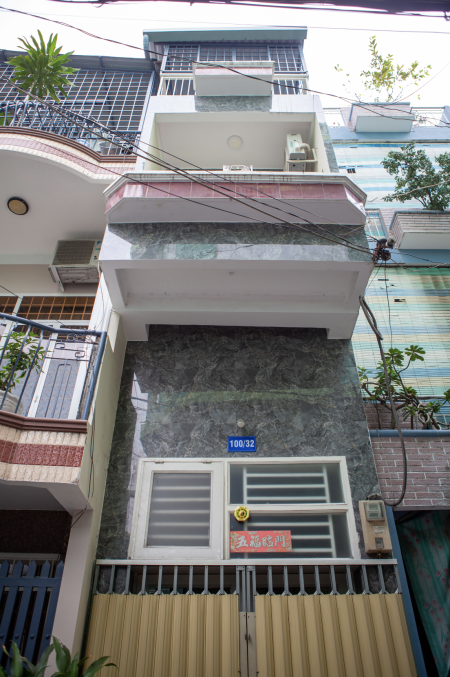 Cho thuê nhà nguyên căn, hẻm ô tô, gần chợ, 1 trệt, 1 lửng, 2 lầu, và sân thượng rộng rãi