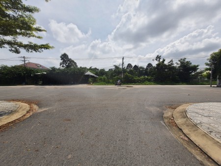 Đất thật ko ảo! Góc 2 MT 1 sẹc Nguyễn Thị Lắng Tân Phú Trung 9,81x14m giá ngộp thở 2tỷ4 TL
