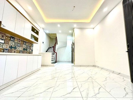 Ô tô – thang máy – giá rẻ, nhà đẹp hiếm có khu Hoàng Quốc Việt hơn 4 tỷ