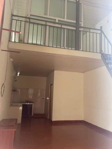 Bán nhà Hoàng Mai dt 35m2 xây 2,5 tầng mặt ngõ oto tránh vào nhà gần phố giá 2.2 tỷ, có bớt