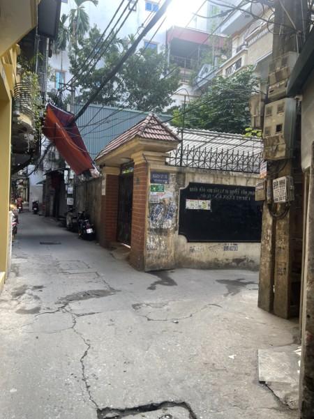 Cho thuê nhà đẹp nguyên căn ngõ 127 Hào Nam