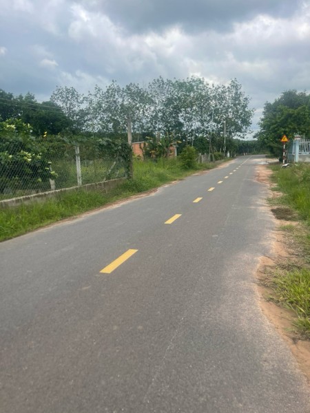Tôi đang kẹt vốn cần bán gấp 215m2 đất thổ cư ở Bầu Bàng