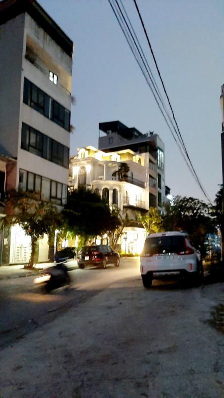 Gia đình cần bán nhà sổ đỏ chính chủ, oto đỗ, ngõ 191 tổ 4 Thạch Bàn