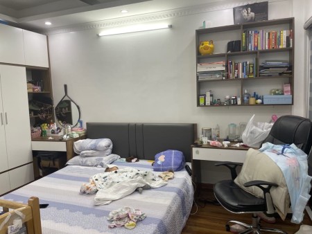 Gấp! Gấp! Bán nhà Cầu Diễn, lô 3 góc, mặt thoáng, ô tô, 34mx4T, 2 ngủ thoải mái, dưới 5 tỷ.