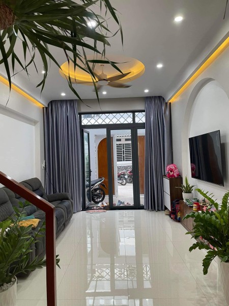 Nhà mới ngay trung tâm Thủ Đức, 2 tầng, diện tích 76m2. Chủ nhà giảm lộc còn 5.3 tỷ, thương lượng